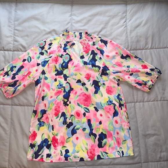 Tops - Floral Print Blouse with a Smocked Neckline Size Medium